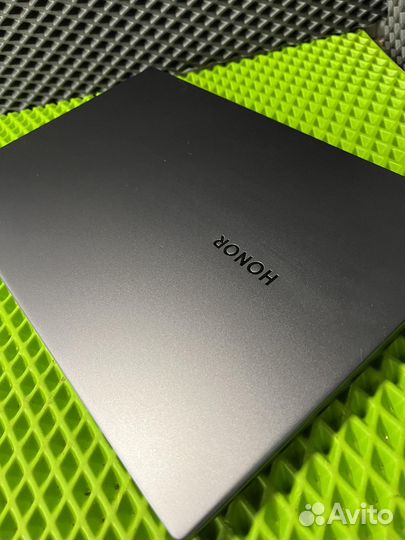 Ноутбук honor i3-10110/8Gb/SSD 256Gb/UHD