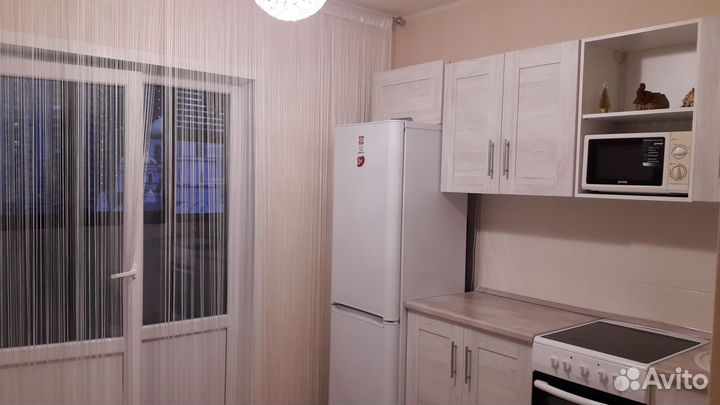 Холодильник Indesit.Высота 185 см