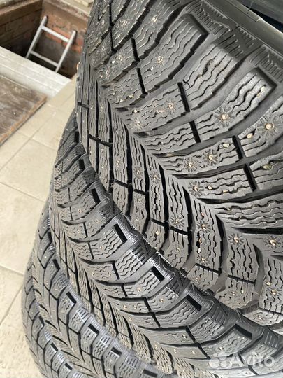 Michelin X-Ice North 4 215/55 R18 99T