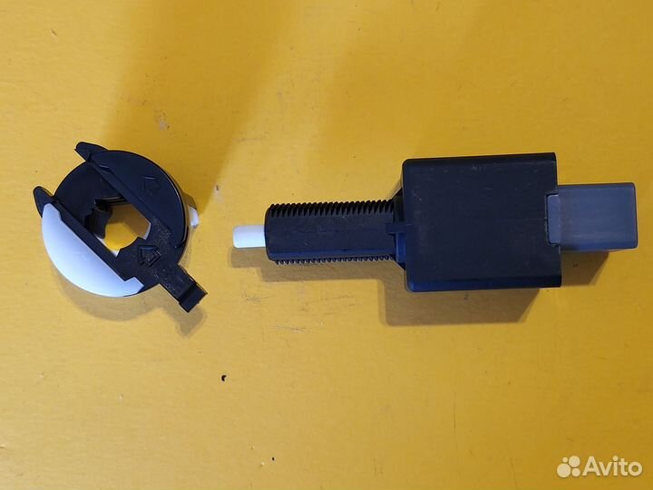 Датчик стоп сигнала Solaris I 14-16, Rio III