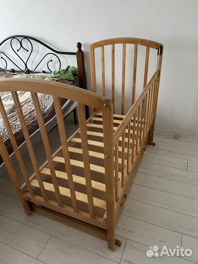 Кровать детская с ящиком, маятником, матрасом