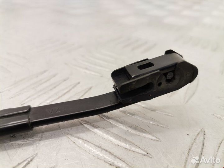 Щеткодержатель задний Volkswagen Passat B5 рест