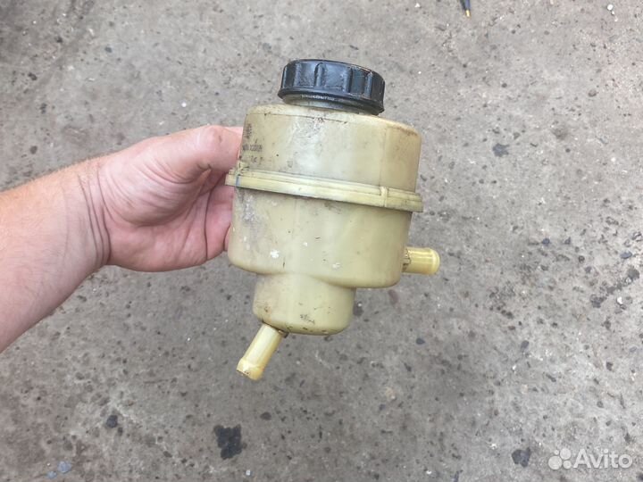 Renault logan 2 бачок гура