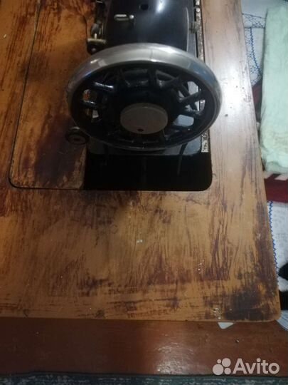 Швейная машина ножная