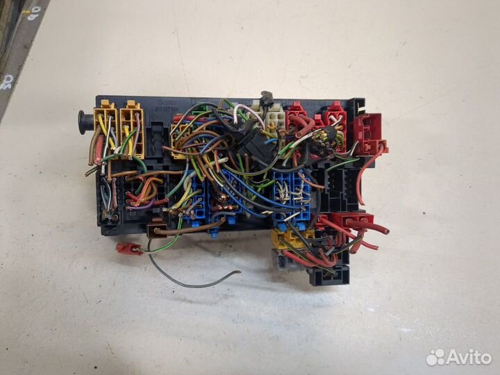 Блок предохранителей Volkswagen Transporter 4, 1995