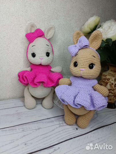 Вязанные игрушки зайка