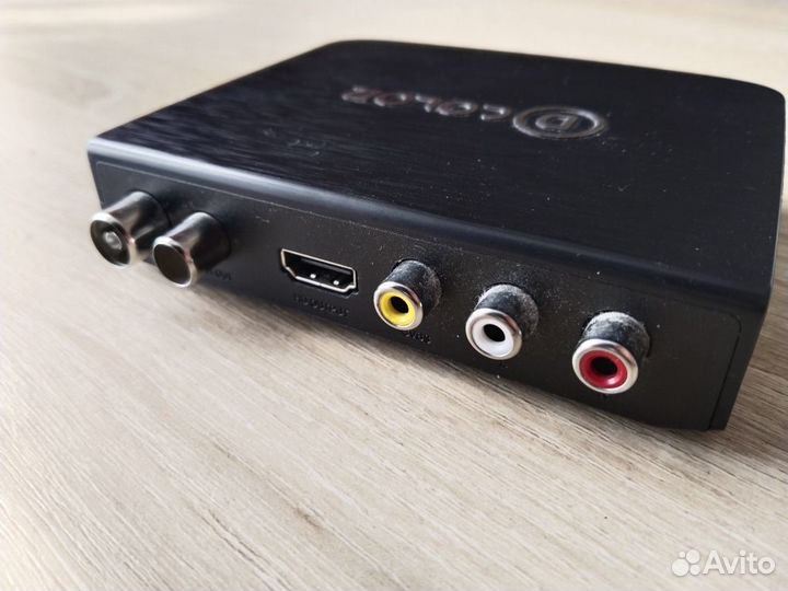 Цифровая тв приставка D-color DC802HD