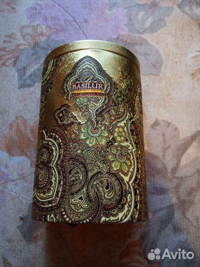 Жестяные коробки из-под конфет и чая