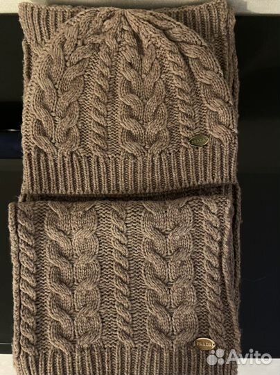 Комплект шапка и шарф prada