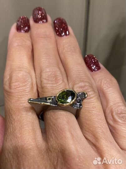 Кольцо с натуральным хризолитом