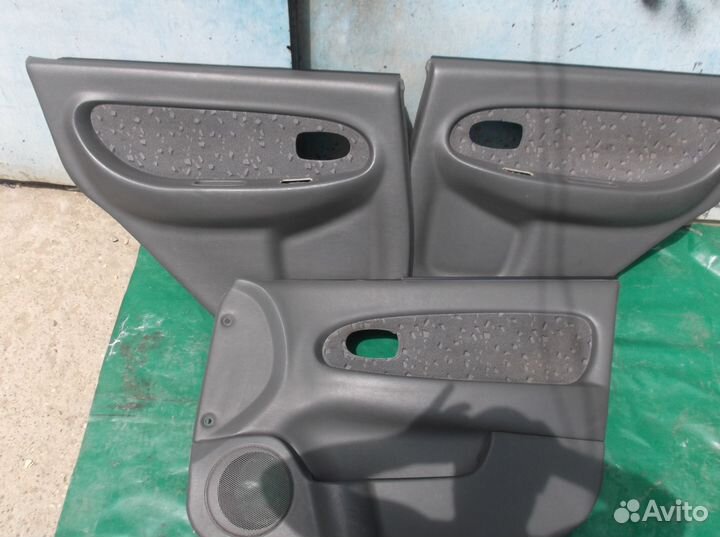 На Кия Спектра обивки дверей