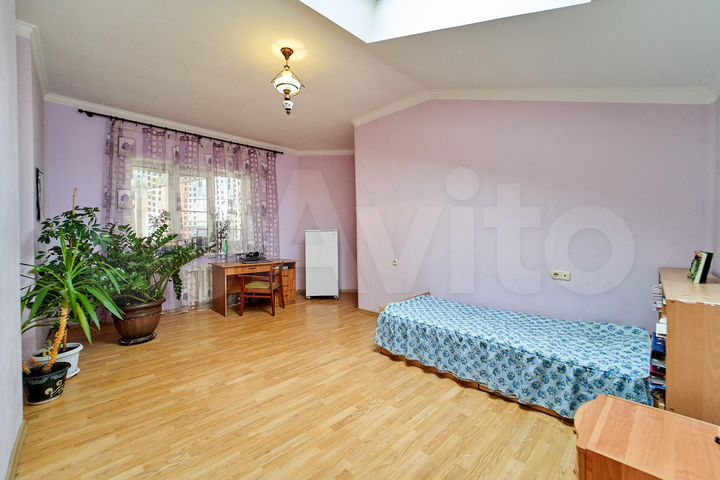 3-к. квартира, 120 м², 8/8 эт.
