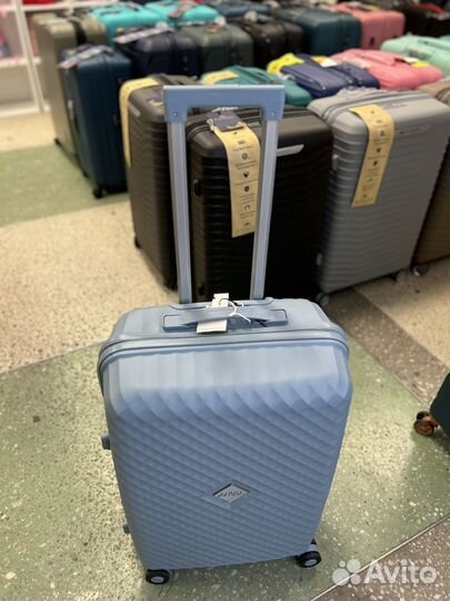 Чемодан м средний пластиковый