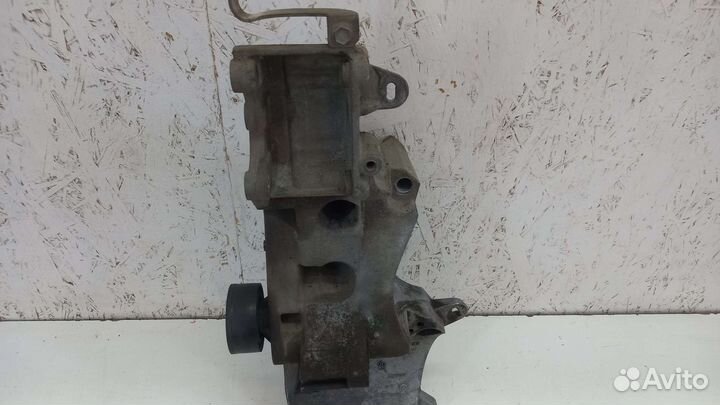 Кронштейн генератора 1.6 K7M Renault Logan 2