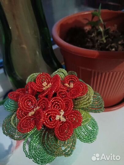 Фиалка из бисера