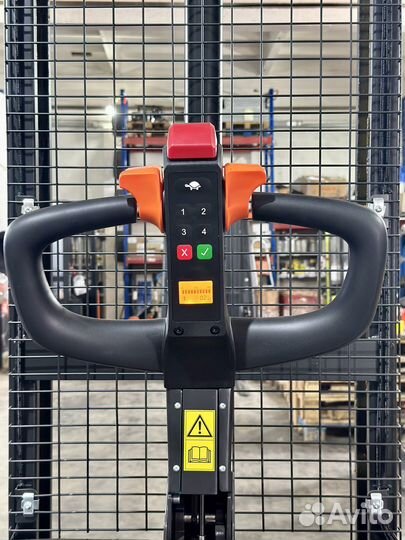 Штабелер самоходный 1,5 тонны 3,6м noblelift PSE15