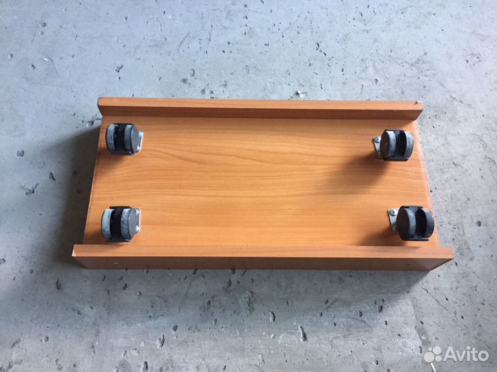 Подставка на колёсиках под компьютер