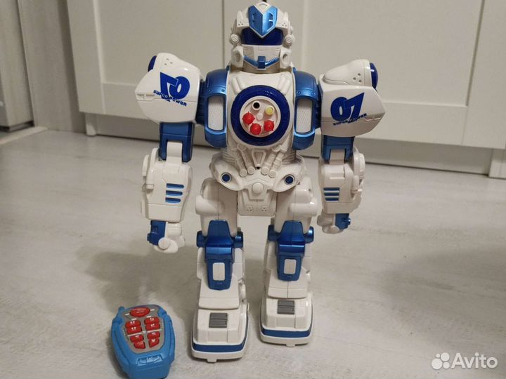 Игрушка робот интерактивный