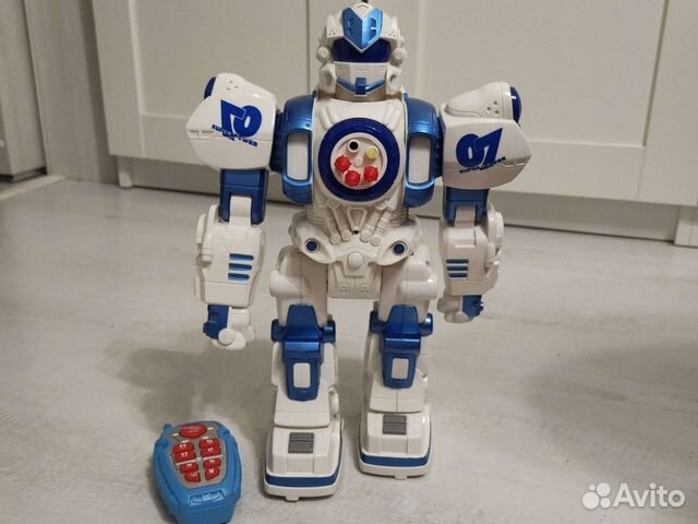 Игрушка робот интерактивный
