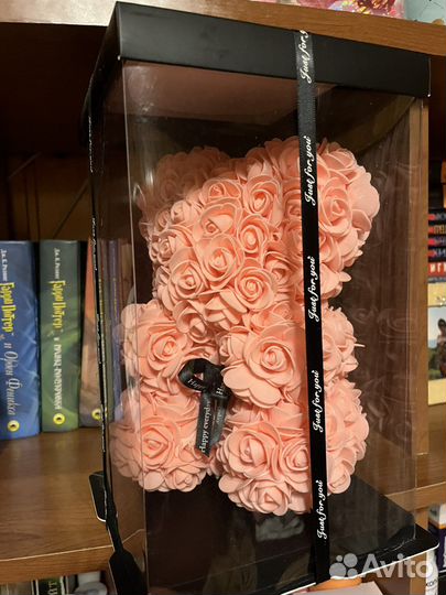 Мишка из роз в коробке