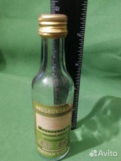 Пустая мини бутылка moskovskaya vodka