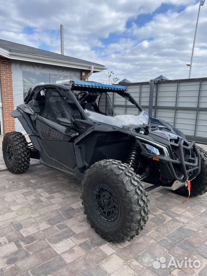 BRP CAN-AM Maverick X RS Turbo RR smart-shox