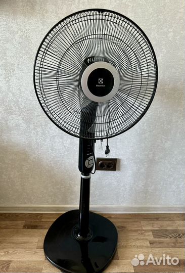 Вентилятор напольный Electrolux EFF-1004i