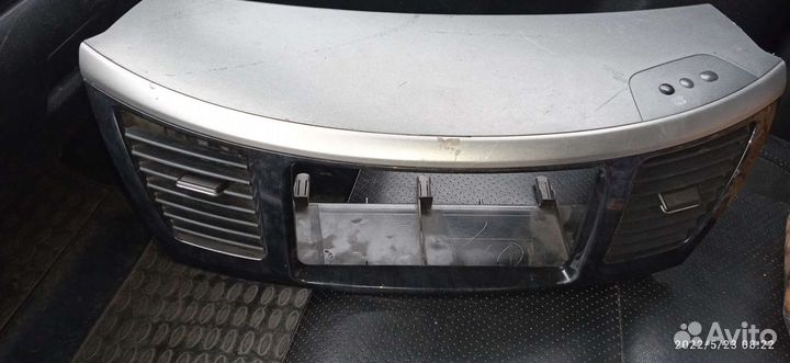 Панель магнитолы Toyota Noah 2002