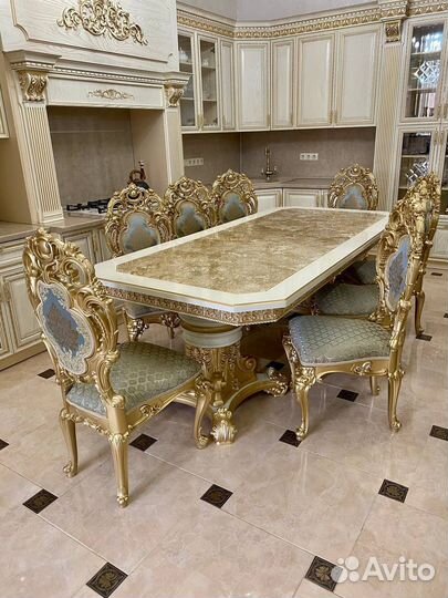 Стол и стулья 