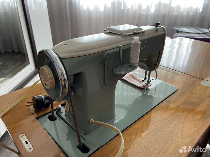 Чехословатская швейная машина LADA 237