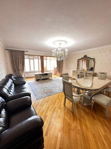 4-к. квартира, 160 м², 3/6 эт.