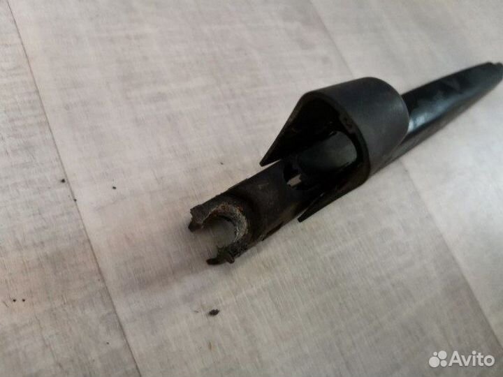 Поводок стеклоочистителя задний Peugeot 308 1.6