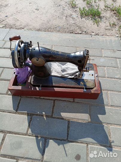 Швейная машинка Зингер