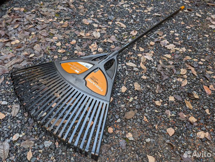 Грабли Fiskars Solid для листьев XL