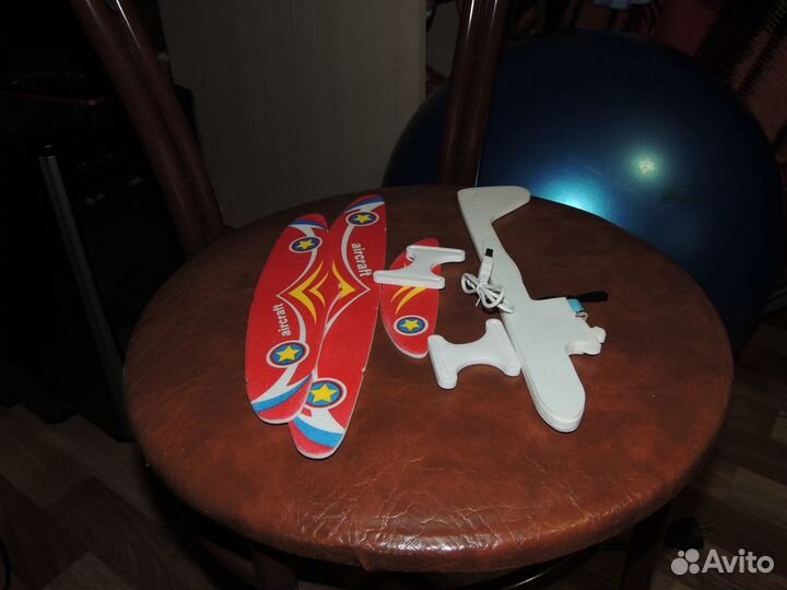 Продам игрушечный планер с элетромоторчиком