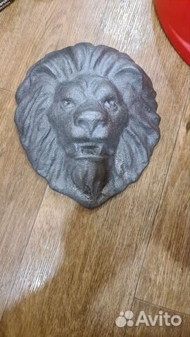 Лев на двери Чюгуной