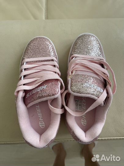 Кроссовки на роликах heelys