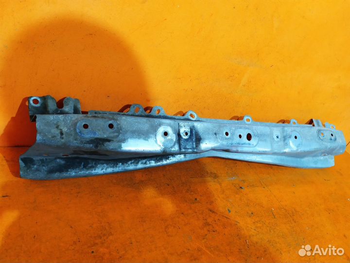 Усилитель бампера верхний передний Mitsubishi