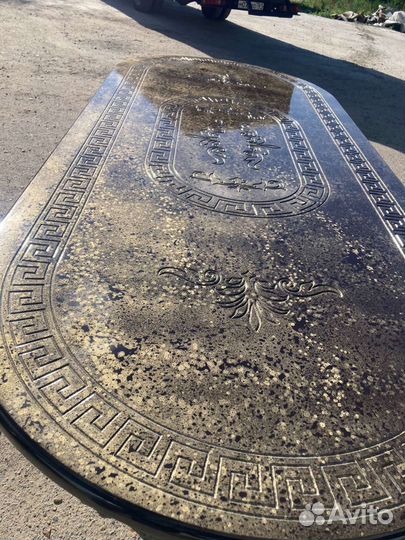 Столы и стулья