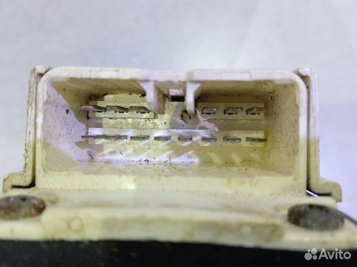 Блок управления стеклоподъемниками