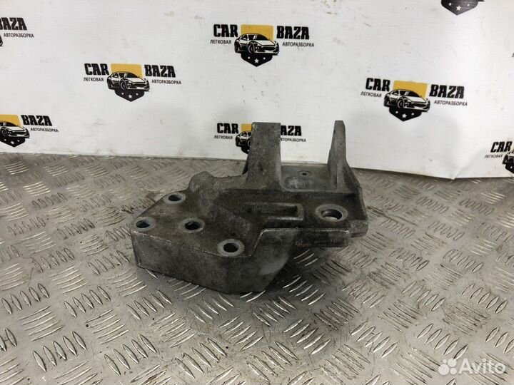 Кронштейн опоры двигателя правый R