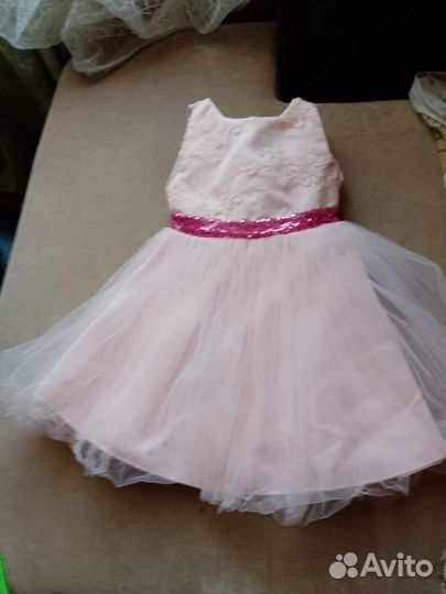 Платье на девочку 4-5 лет праздничное