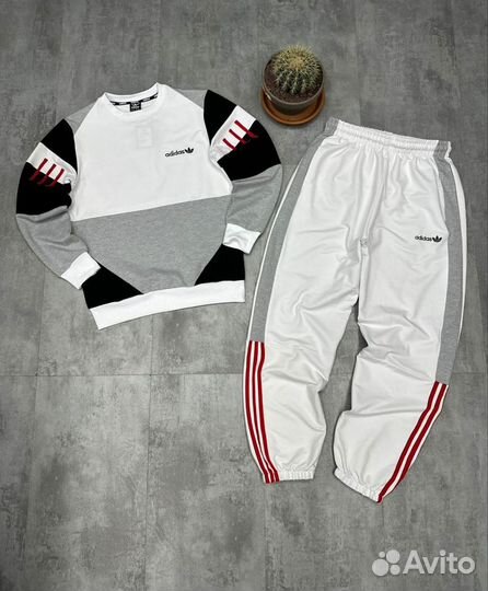 Спортивный костюм adidas