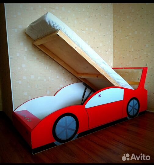 Кровать - машина с подъемным механизмом