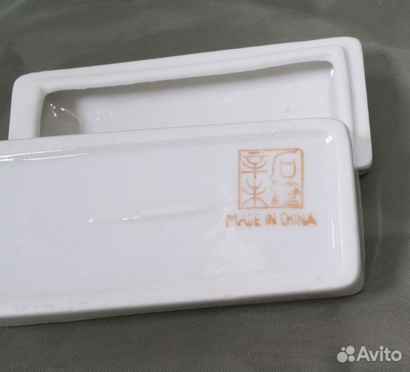 Шкатулка Цветы, фарфор, Китай, высота 2,5 см, разм