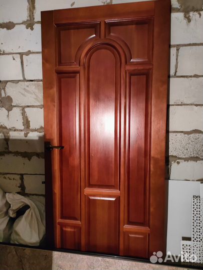 Дверь входная деревянная бу