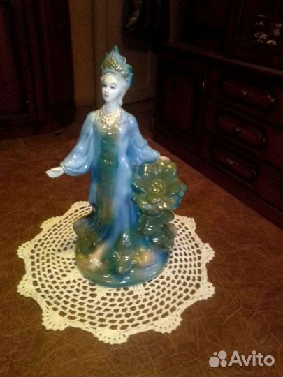 Статуэтка фарфор