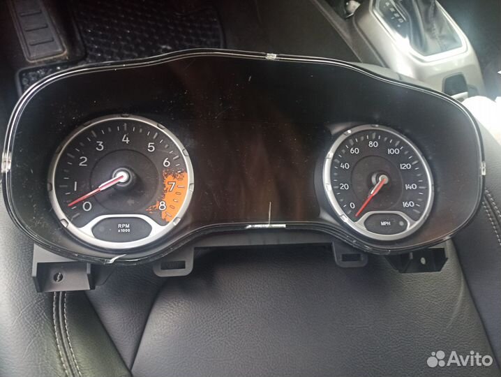 Щиток приборов панель приборов Jeep Renegade