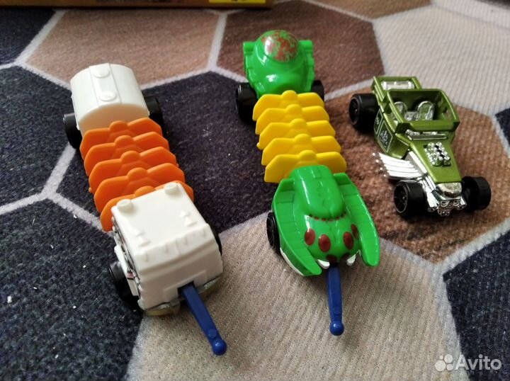 Модельки Hot Wheels 1:64