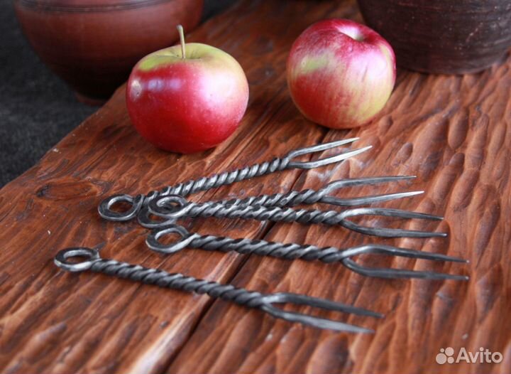 Кованая витая двузубая вилка